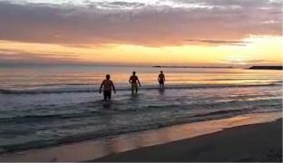 Baia făcută în mare, în prima zi a anului, este considerată aducătoare de noroc