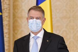Klaus Iohannis a anunţat că se vaccinează public, vineri, pe 15 ianuarie: "N-am vrut să mă bag în faţă"