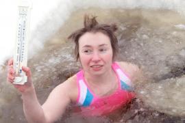 Baie la -50 de grade Celsius în Yakutsk, în Rusia