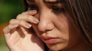 O adolescentă din Cluj a aşteptat 9 luni să se întâlnească cu un tânăr cunoscut pe Facebook. Băiatul a batjocorit-o la petrecerea de Revelion