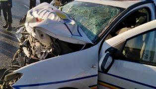 Un polițist a murit, iar un altul a fost rănit grav, vineri, după ce maşina de serviciu în care se aflau s-a ciocnit cu o ambulanţă