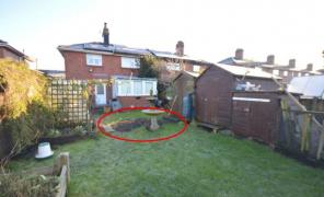 Casă scoasă la vânzare cu tot cu proprietarul îngropat în curte. Condiția impusă de familie