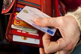 Bărbat din Iași prins la volan cu un permis auto scos la imprimantă. Un detaliu l-a dat de gol și l-a băgat la închisoare