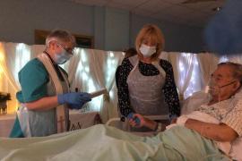 Benny și Julia s-au căsătorit într-un salon de spital