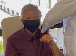 Bill Gates s-a vaccinat împotriva coronavirusului