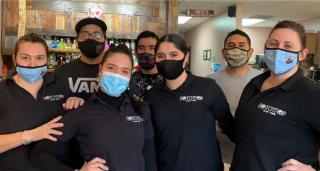 Angajații restaurantului Notchtop Bakery & Cafe