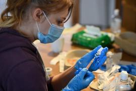 Uniunea Europeană amenință să blocheze exporturile de vaccin Covid pe fondul deficienţei imense anunţate de AstraZeneca