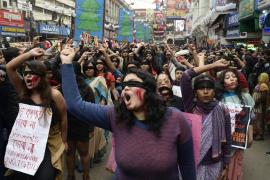 Un tribunal din India a decis că pipăitul unui copil îmbrăcat nu constituie agresiune. Decizia catalogată halucinantă, mai ales că judecătorul este femeie