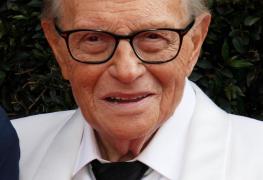 Larry King a devenit cunoscut în anii 1970 cu emisiunea radio „The Larry King Show”