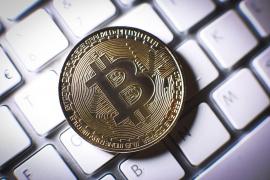 Creșterea criptomonedei bitcoin pe perioada pandemiei este de 300%