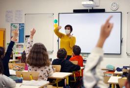 SONDAJ: Credeți că redeschiderea școlilor poate fi făcută în siguranță, având în vedere că profesorii nu au fost vaccinați?