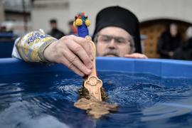 Reguli și programul slujbelor de Bobotează. Credincioșii vor primi Aghiasma Mare deja îmbuteliată