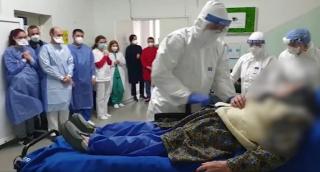 Bătrână externată după ce a învins coronavirusul, în Timișoara