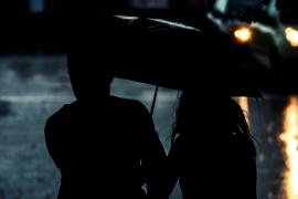 Sunt anunțate ploi abundente până sâmbătă dimineaţă și cod galben de ninsori la munte