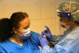 Peste 100.000 de persoane vaccinate anti-Covid, în România, 350 de reacţii adverse înregistrate