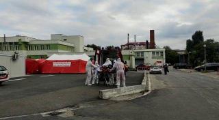 Primii 10 pacienţi cu COVID, în stare critică, transferaţi azi în Ungaria. Un bolnav a făcut stop cardiorespirator pe drum și a fost întors