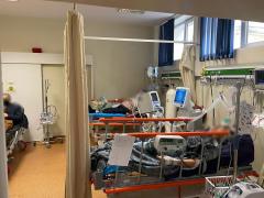 Medicii, revoltaţi după ultimele decizii. Klaus Iohannis, pus la zid: „Cum e posibil să invoci urgența situației, marți, și să anunți măsuri, luni”