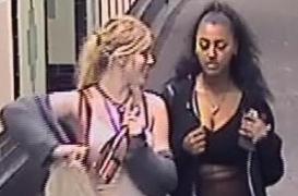 Două tinere sunt vânate de poliție, după ce i-au spart unei femei o sticlă de vin în cap