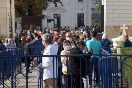 Medic chirurg, apel disperat: "Se moare la greu prin țară, opriți slujbele în biserici"