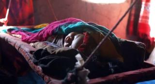 Foametea îi face pe afgani să recurgă la diverse gesturi pentru a câştiga bani