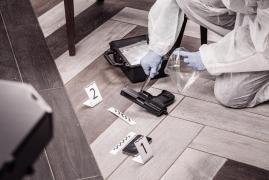 Un bărbat din Neamţ, în vârstă de 38 de ani, s-a sinucis cu un pistol cu bile. Mama lui l-a descoperit şi a sunat după ajutor