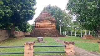 Tandreţe lângă monumentul istoric