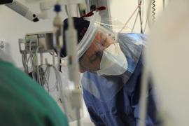 Raed Arafat, întrebat dacă unii dintre cei care mor de Covid şi figurează ca fiind vaccinaţi să fie imunizaţi "doar pe hârtie": "E posibil, nu putem să negăm"