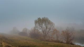 Vremea 31 octombrie. Ceaţă şi ploi trecătoare, dar temperaturile vor urca uşor. Maximele ajung şi la 18 grade