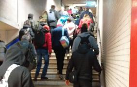 Aglomerație la metrou, în această dimineață. Tren defect oprit în tunel, între stațiile Dristor I și Mihai Bravu