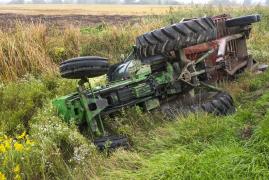 Un bărbat a murit în Caraş Severin, după ce s-a răsturnat cu tractorul, oc5 tombrie 2021