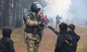 Lukaşenko reacţionează după ce a fost acuzat de "război hibrid": "Nebunilor, nenorociţilor vreţi să vă protejez eu de migranţi". Reacţia venită de la Casa Albă