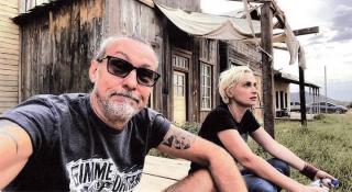 Alec Baldwin, dat în judecată de electricianul care a ținut-o în brațe pe Halyna Hutchins, în ultimele ei clipe de viaţă