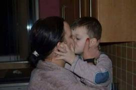 O mamă pe moarte va petrece ultimul Crăciun cu fiul său mai devreme ca să-i rămână amintire, în Anglia