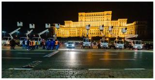 A început montarea ornamentelor în Bucureşti