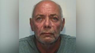 Un violator în serie, care a abuzat femei timp de 45 de ani, inclusiv adolescente, a murit în închisoare după ce a luat COVID