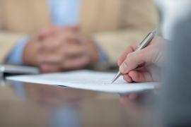 Cum se realizează un contract de comodat