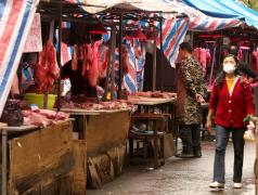 Carne vândută la piaţa din Wuhan