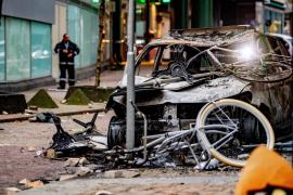 Protestatarii au aruncat cu pietre în poliţişti și au ars biciclete pe străzile din Haga