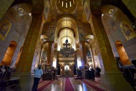 Preoţi din Botoşani, acuzaţi că au dat afară din biserici credincioşi vaccinaţi: Li s-a smuls masca de pe faţă