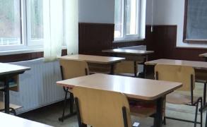 Un liceu din Covasna, rămas fără căldură în prag de iarnă, a rezolvat problema încălzirii. Elevii vin la ore în format fizic