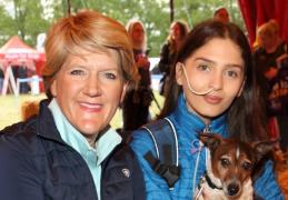 Un jocheu (dreapta), care suferă de spina bifida, îi cere daune medicului mamei, acuzându-l de neglijenţă pe durata sarcinii