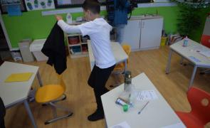 Mama unui elev de clasa a II-a din Teleorman îl acuză pe profesorul de religie că i-ar fi agresat fiul