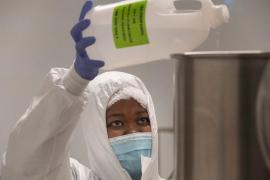 Carantină și restricții de călătorie impuse de britanici pentru cei care vin din Africa de teama noii variante: ”Cea mai rea de până acum”