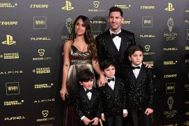 Balonul de Aur 2021. Lionel Messi a câștigat cel de-al şaptelea trofeu. Apariție de senzație alături de soție și copii