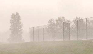 Coduri galben și portocaliu de ploi torențiale și vijelii puternice, emise de ANM. Vreme severă în 11 județe