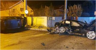 Patru tineri au fost răniţi grav în urma impactului