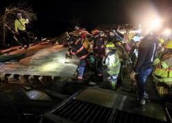 Statele Unite, lovite de una dintre cele mai grave serii de tornade din istorie. Joe Biden: Este o tragedie