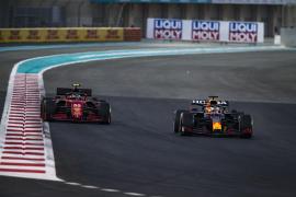 Max Verstappen a devenit în premieră campion mondial de Formula 1 după o nouă cursă controversată, la Abu Dhabi, şi după ce l-a întrecut pe Hamilton în ultimul tur