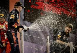 Mama lui Verstappen, după ce fiul ei a câştigat titlul mondial: "Nu îndrăznesc să vă spun câte lumânări am aprins săptămâna aceasta"