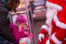 Nemţii, scandalizaţi după ce poliţia germană l-a arestat pe Moş Crăciun care nu purta mască: "Au vrut să demoralizeze copiii" | VIDEO